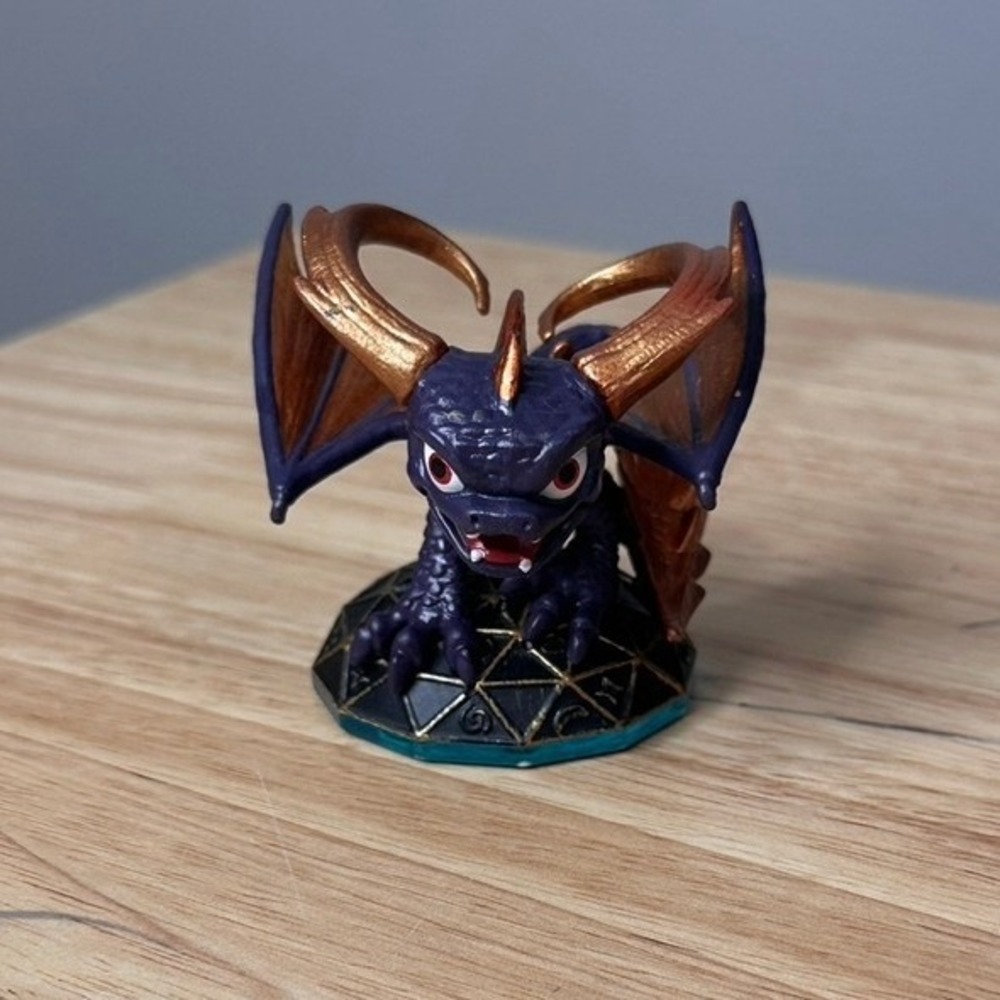 Activision Skylanders Spyros Adventure Spyro Figure Magic Element E3132A Purple
